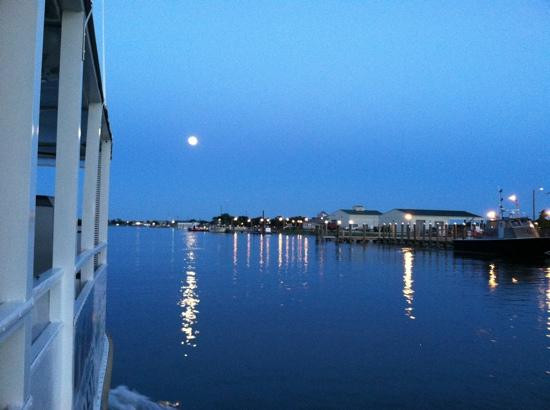 Cape Water Tours-刘易斯必去景点