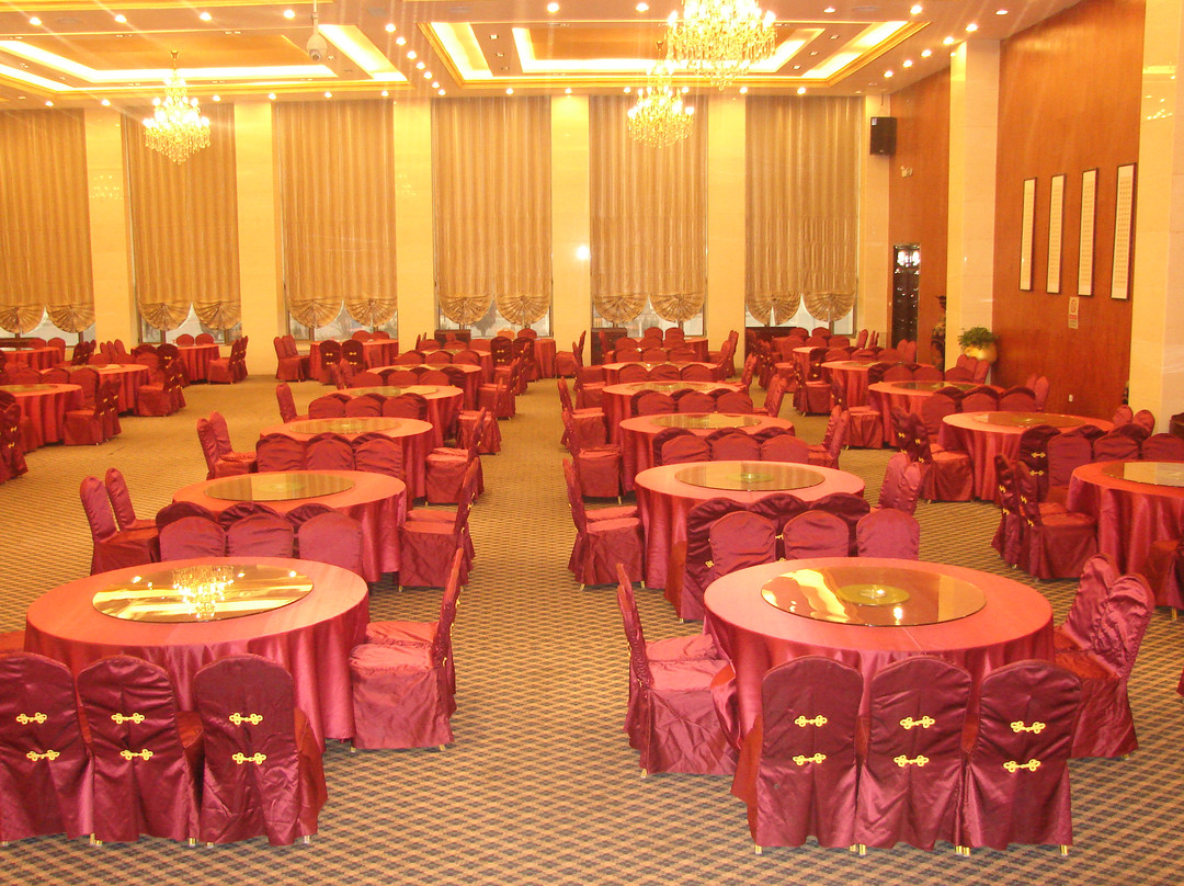 万盛大酒店主图