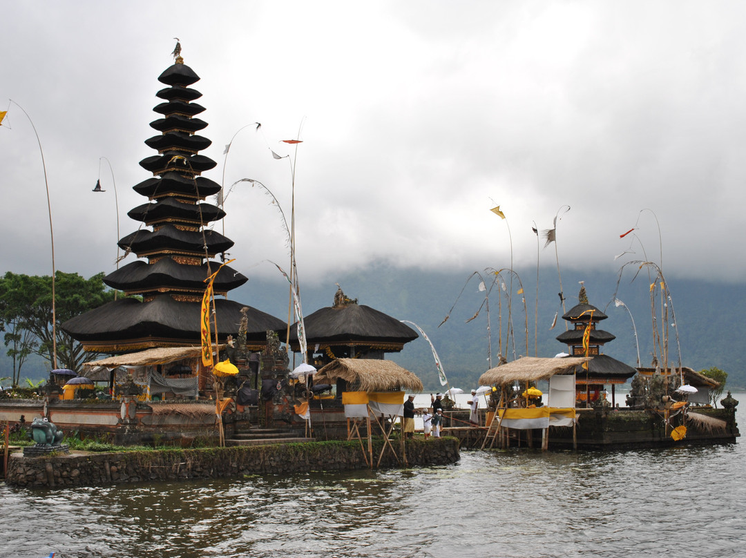 乌伦达努布拉坦寺-达巴南必去景点