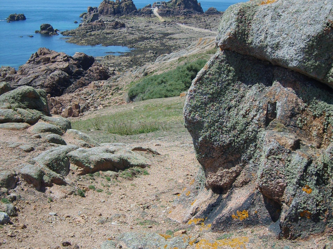 Corbiere Lighthouse (La Corbiere)-圣布雷拉德必去景点