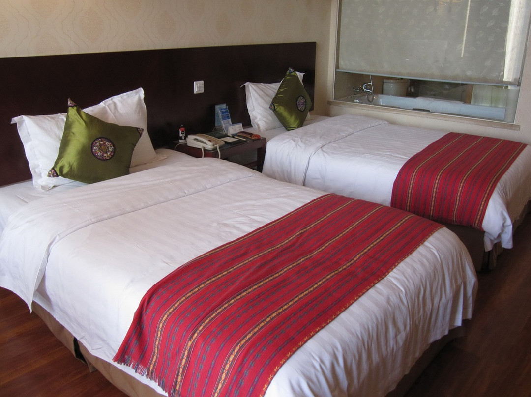 泸沽湖假日酒店主图