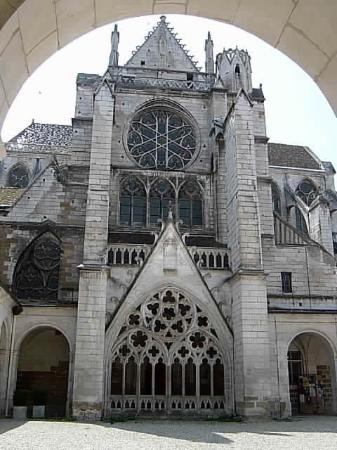 Cathedrale Saint-Etienne-欧塞尔必去景点