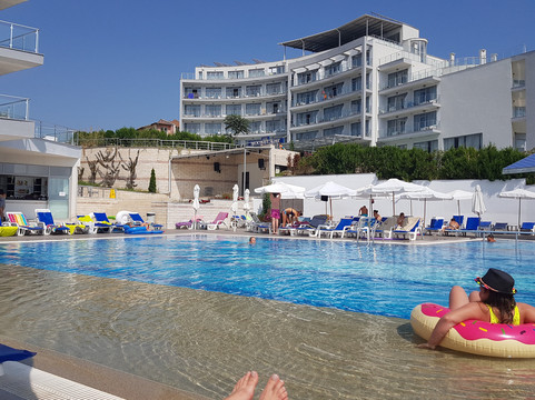 月光全包大酒店主图