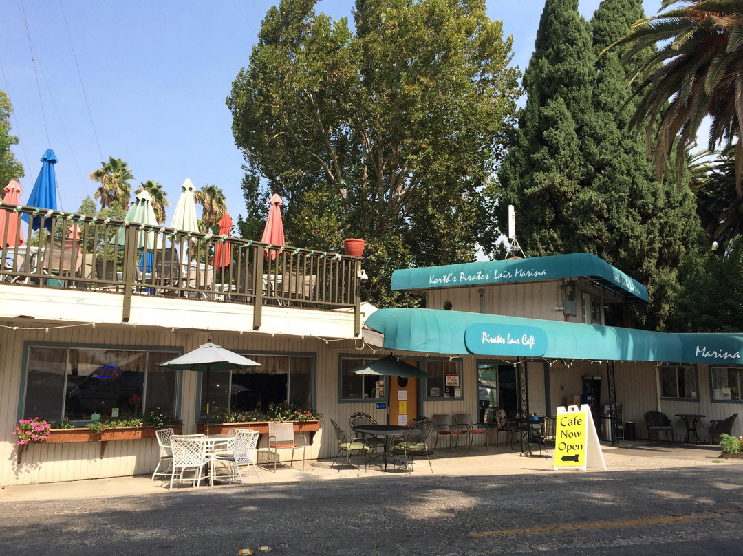 Isleton餐馆和美食-Pirates Lair Cafe