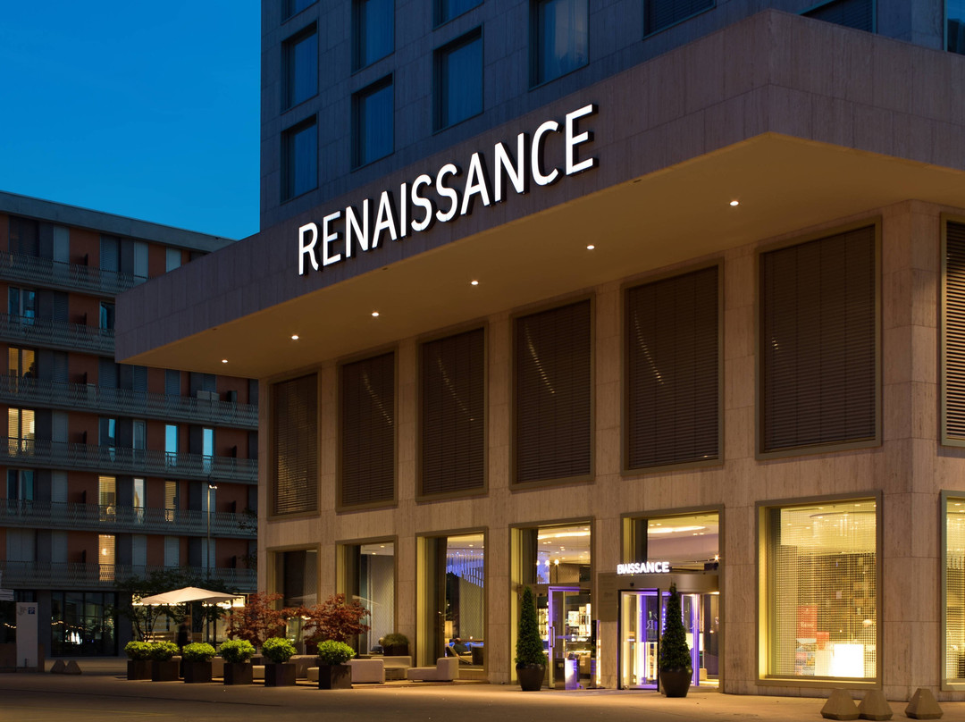 苏黎世大厦万丽酒店主图