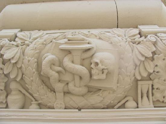 Alte Schwanenapotheke-巴特克罗伊茨纳赫必去景点