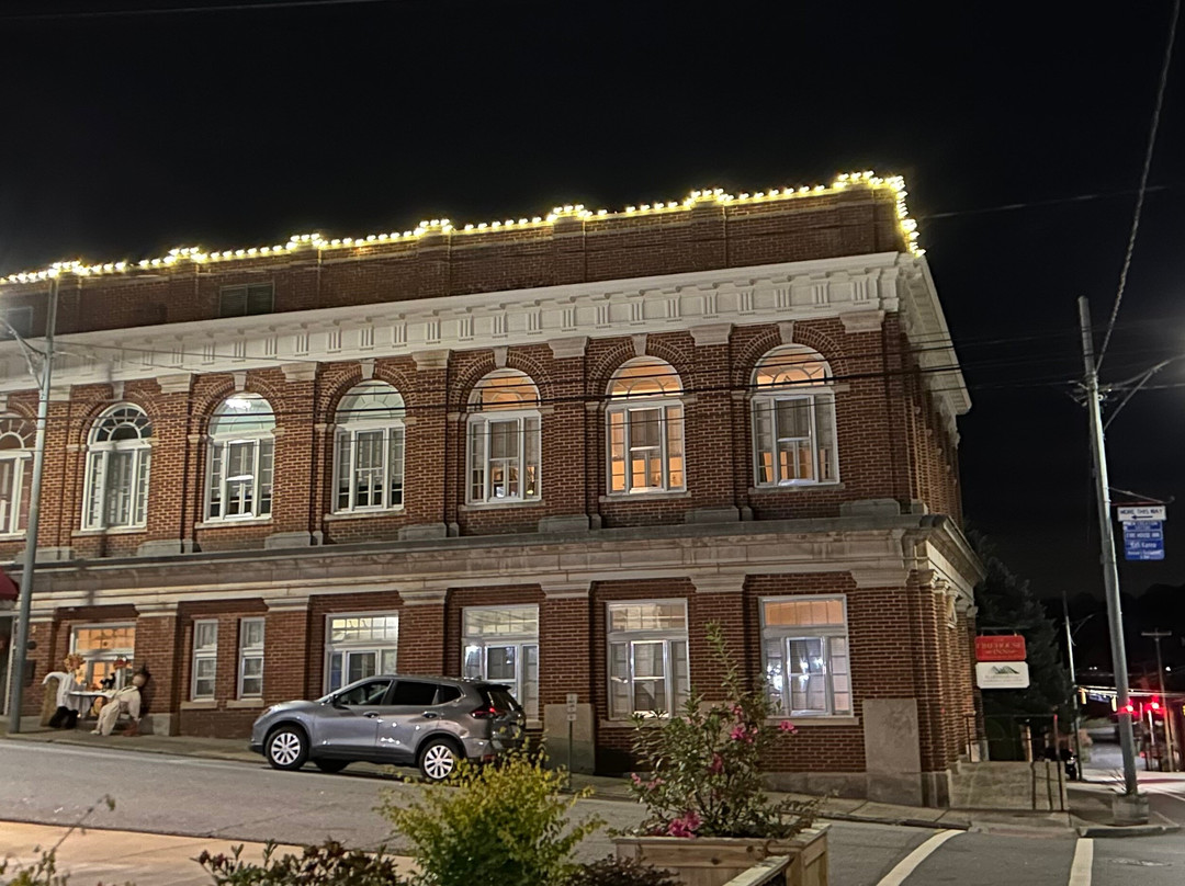 The Firehouse Inn主图