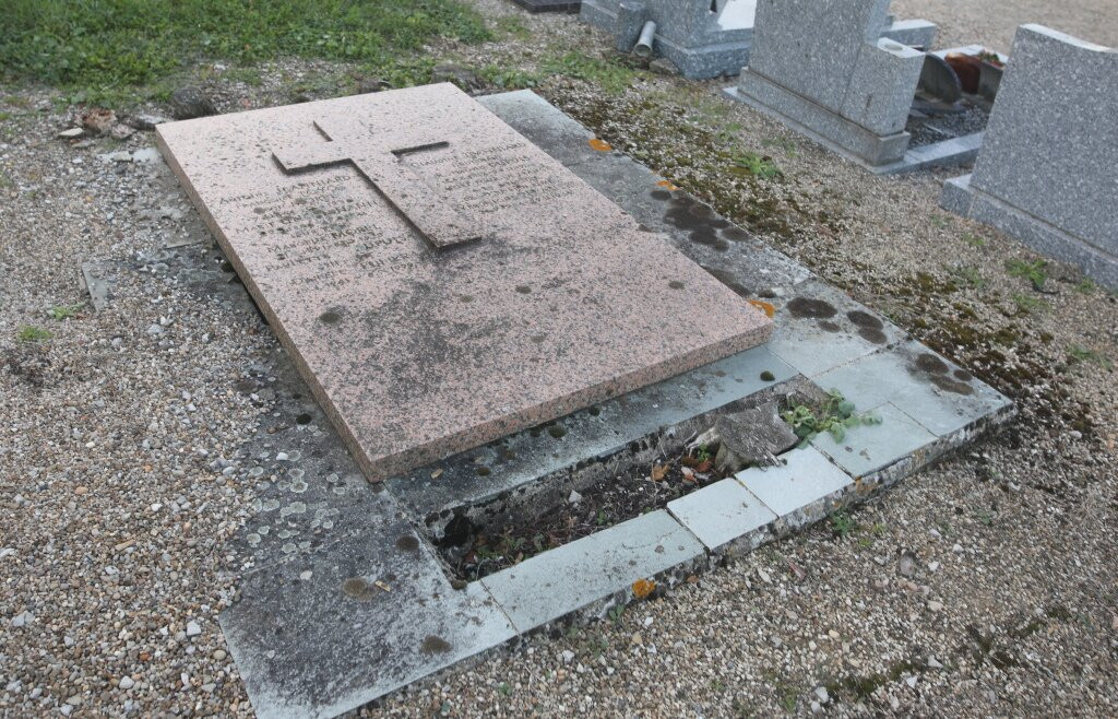 Cimetière Communal de Sainte-Marie-la-Blanche景点图片