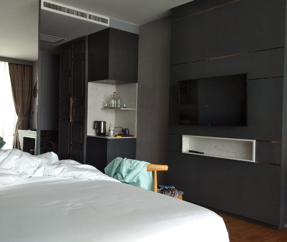 Wyndham Grand Nai Harn Beach Phuket主图