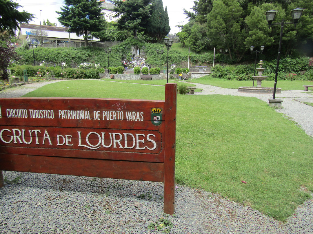 Gruta de Lourdes-巴拉斯港必去景点