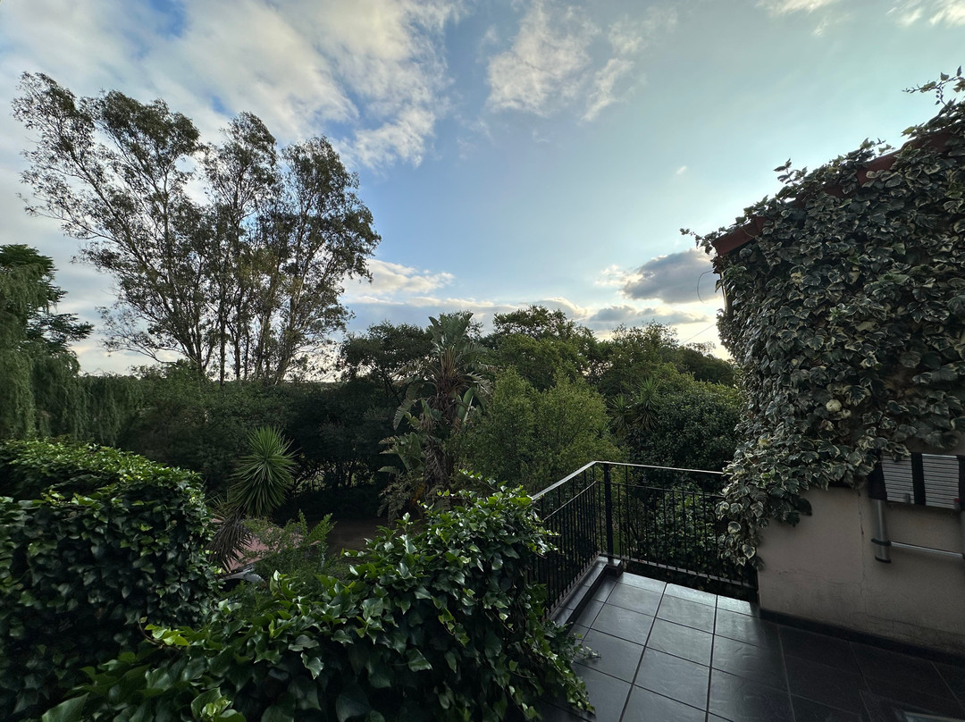 Ipe Tombe Guest Lodge主图