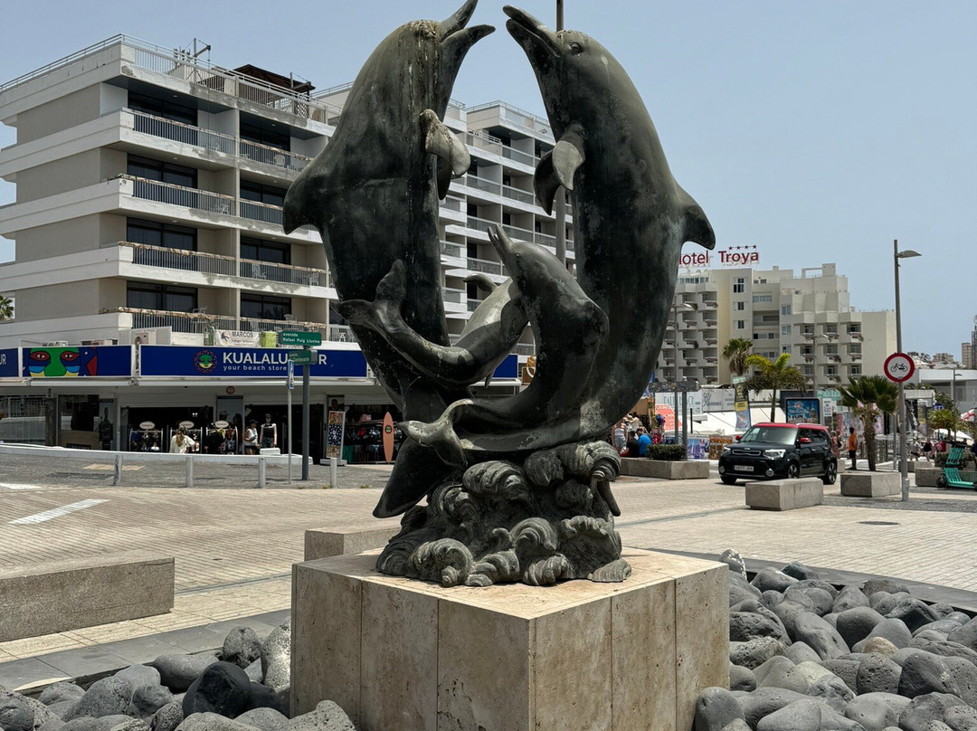 Dolphin Statue-奥德杰海岸必去景点