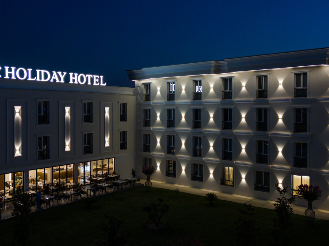 Holiday Hotel