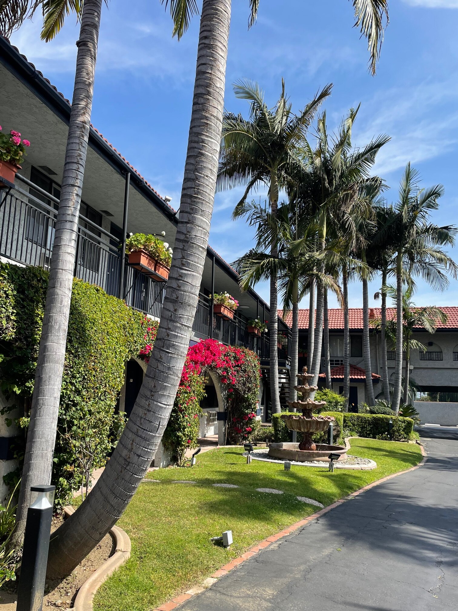 Garden Inn and Suites Glendora-浴室