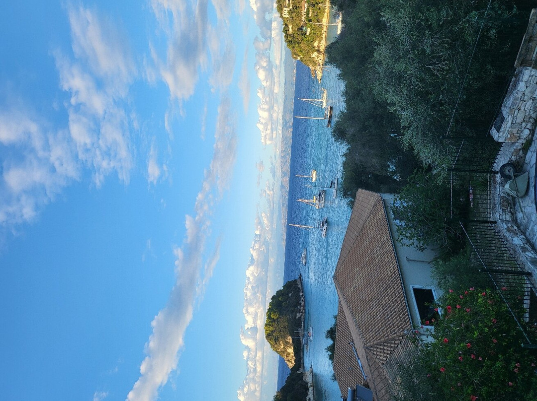 Harami Beach-Lakka必去景点