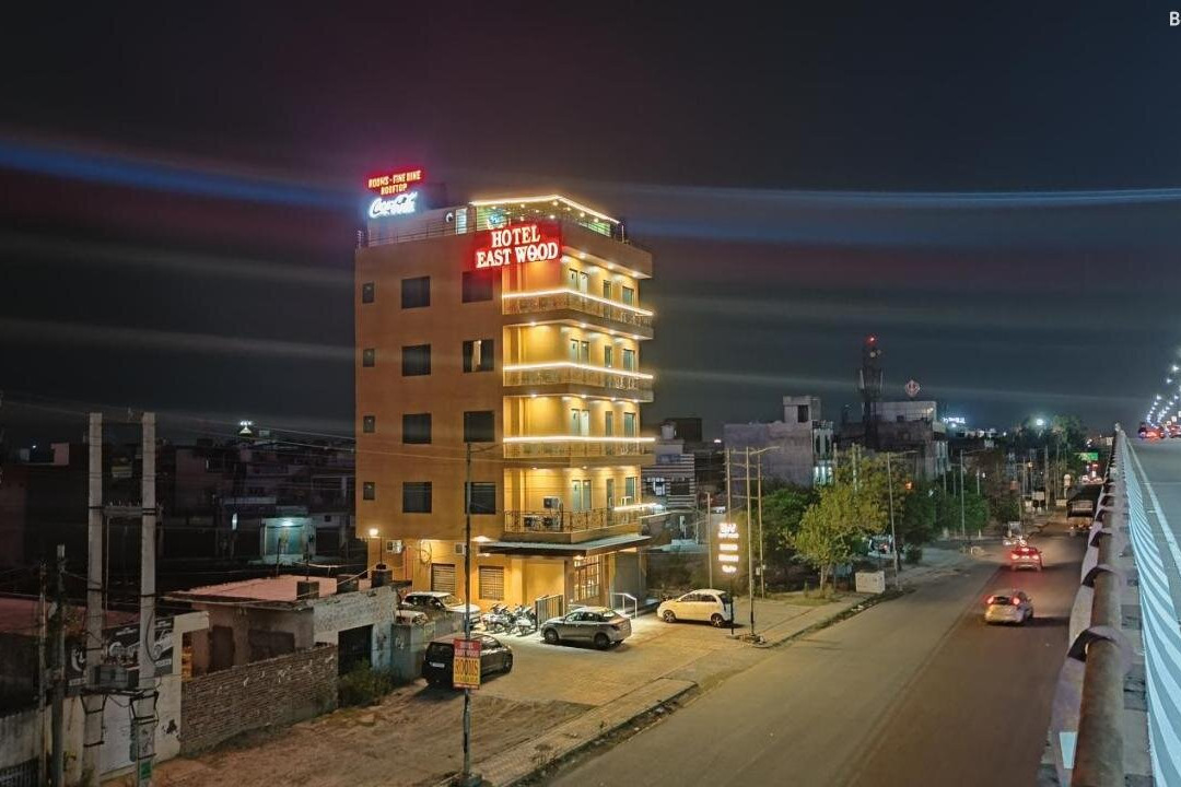 Hotel Golden Woods主图