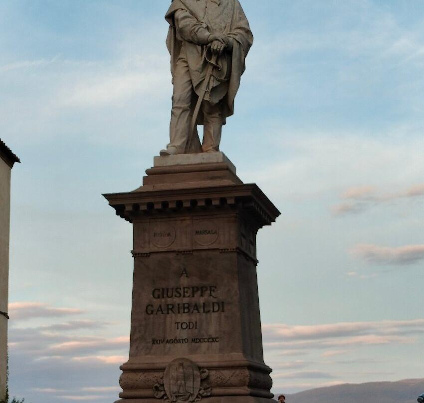 Monumento a Giuseppe Garibaldi-托迪必去景点