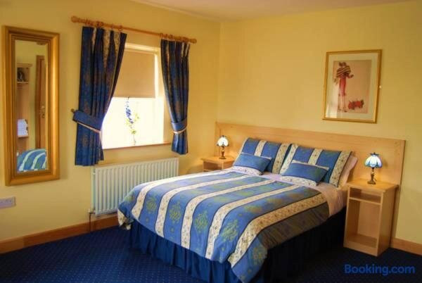 Multyfarnham酒店住宿-Feerick's Hotel