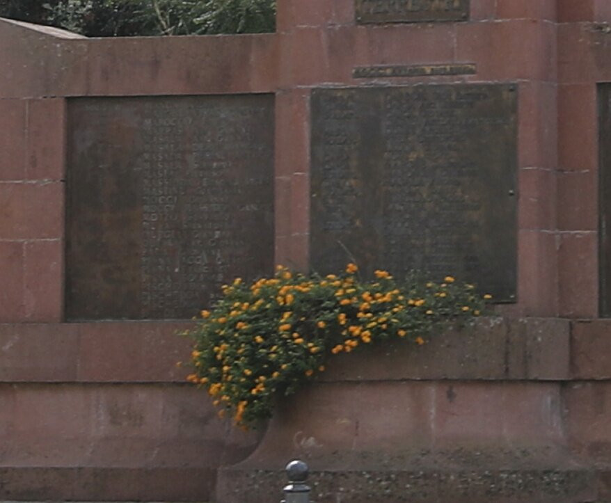 Monumento Ai Caduti Di Bosa-博萨必去景点