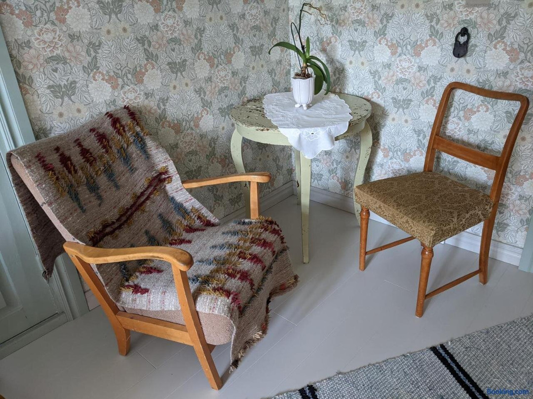 Narvan Maatilamajoitus Helenan Kanat ja Kammarit