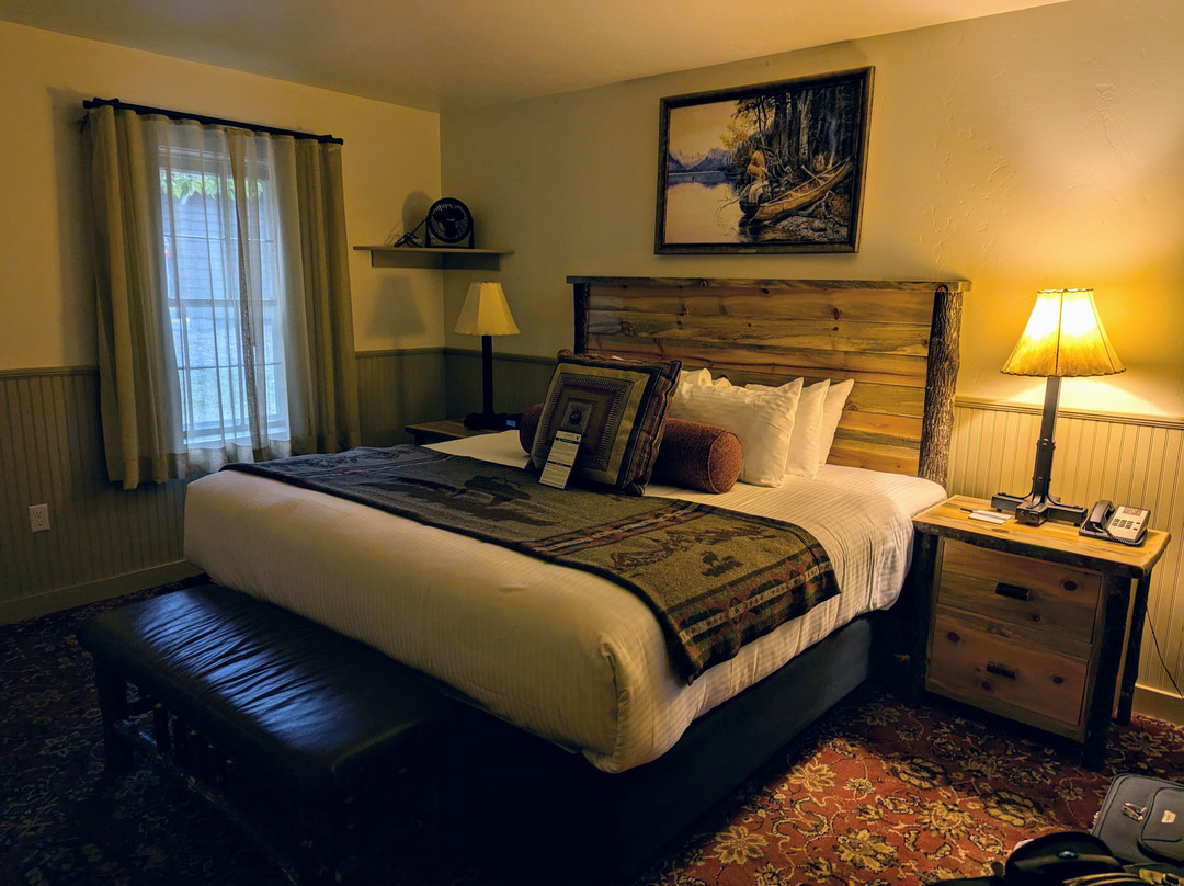 Lake McDonald Lodge主图