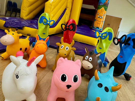Supreme Bouncy Castles-普尔必去景点