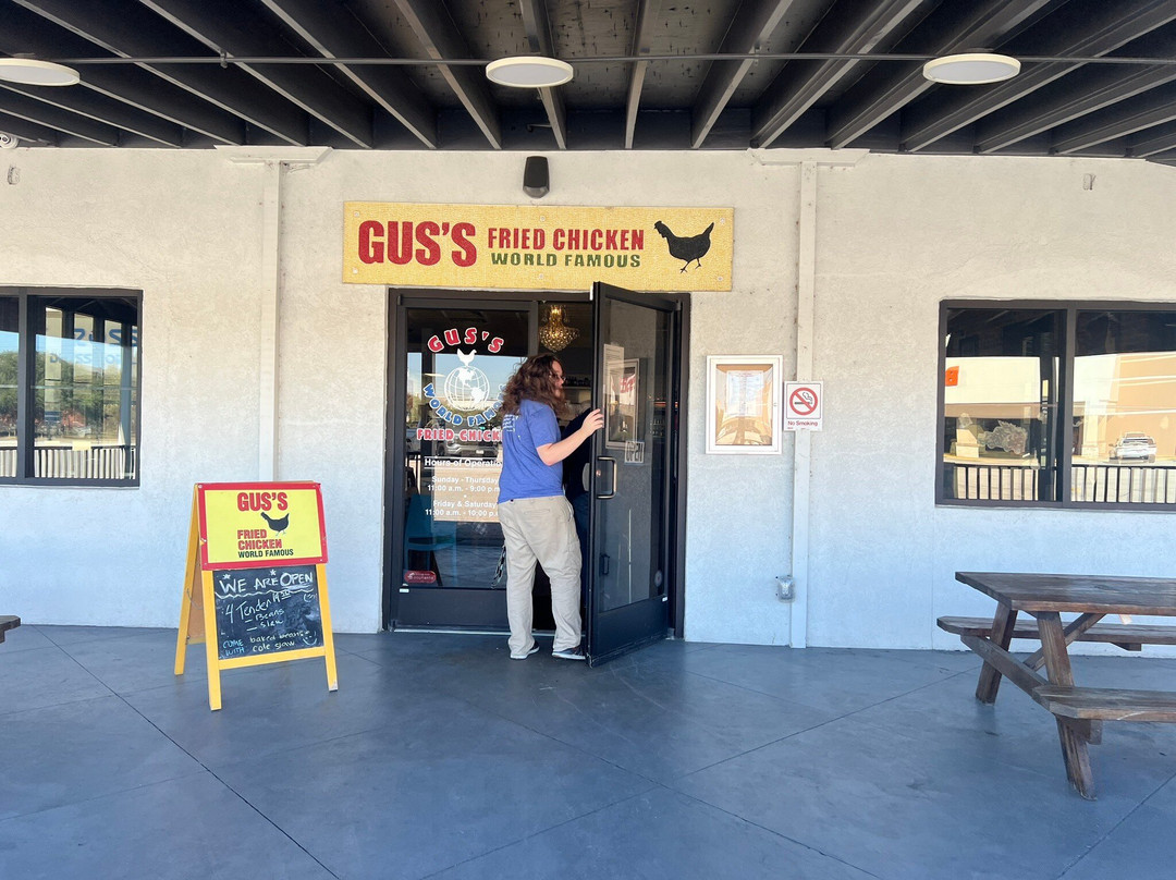 Gus's World Famous Fried Chicken