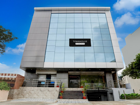 Super Townhouse Khammam