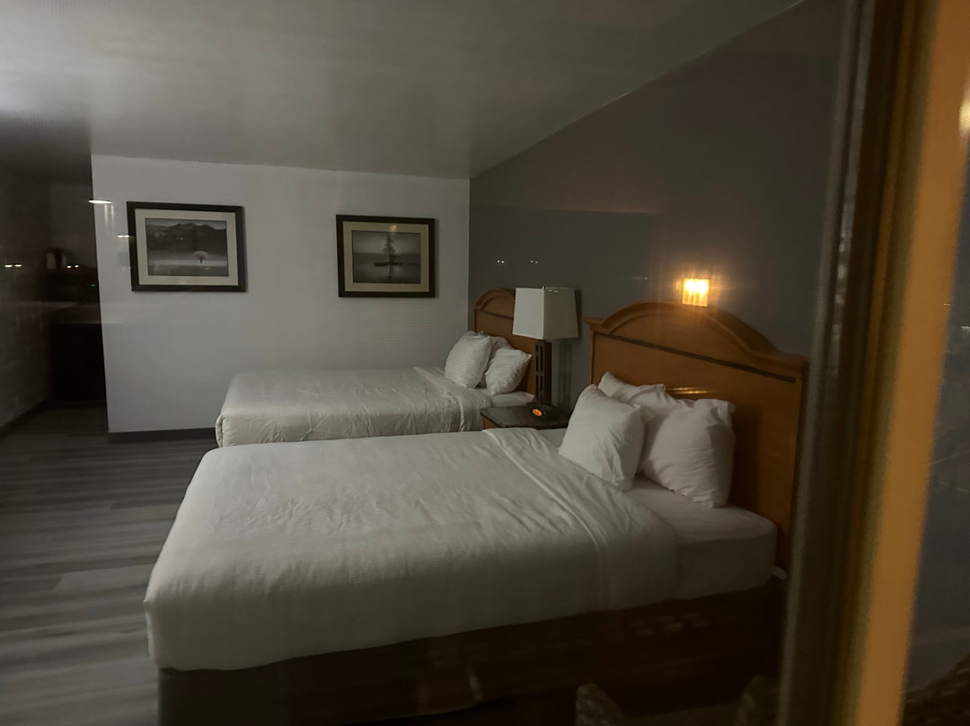 Super 8 by Wyndham Bloomfield主图