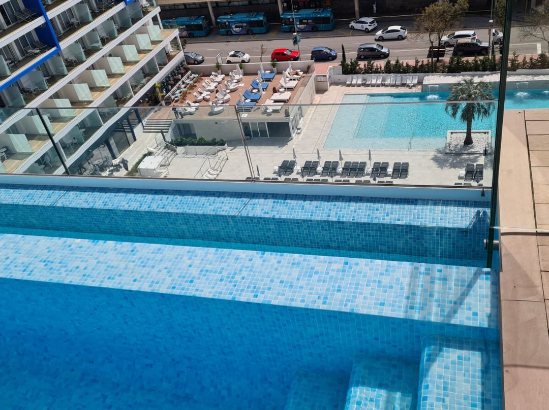 L'Azure Hotel主图