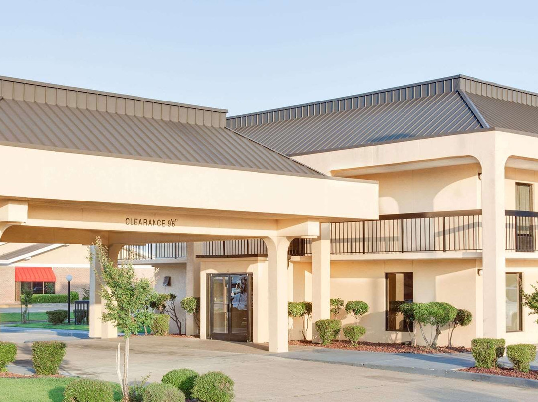 Days Inn by Wyndham Greenville MS