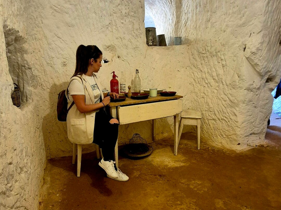 Cueva De Los Cien Pilares-Arnedo必去景点