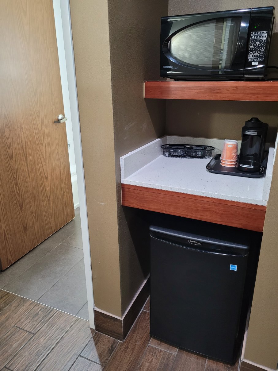 舒适套房酒店-客卧