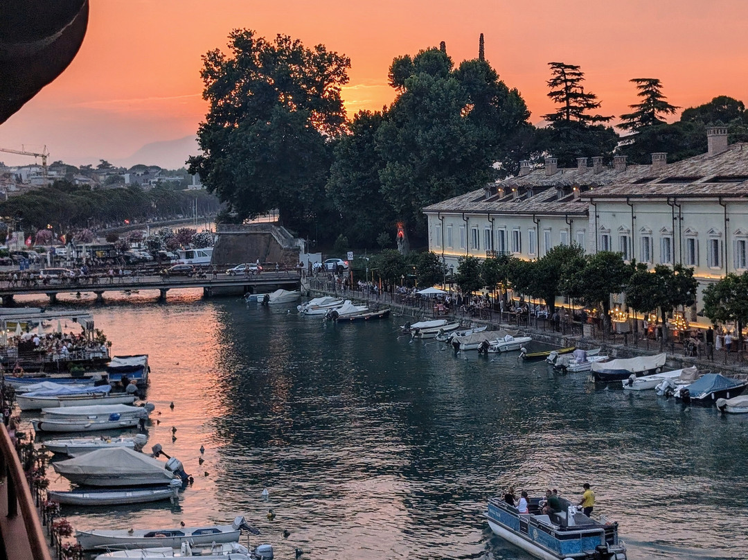 Canale di mezzo-佩斯基耶拉德尔加尔达必去景点