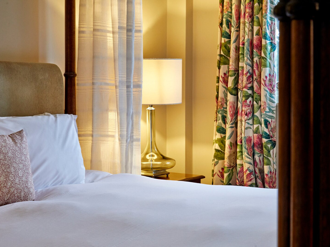 Ockenden Manor Hotel & Spa主图
