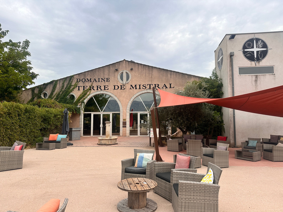 Domaine Terre De Mistral-Rousset必去景点