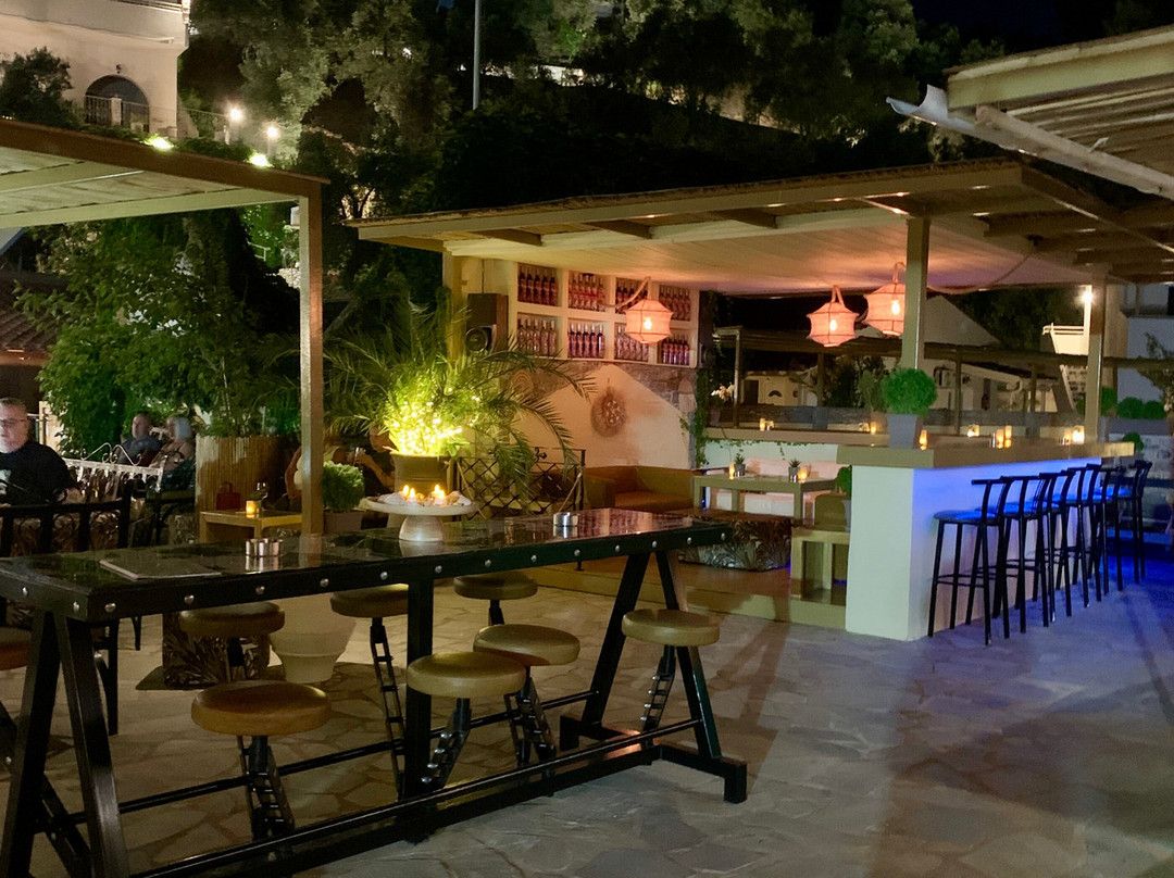 Iguana Pool Bar-Platanias必去景点