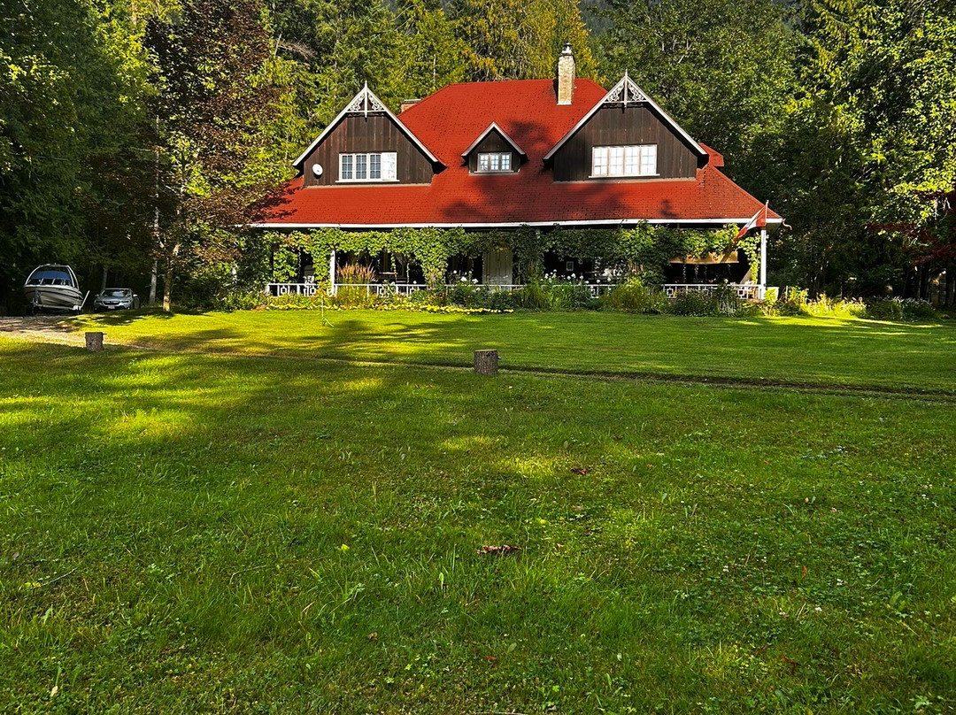 Wedgwood Manor and Glamping Retreat主图