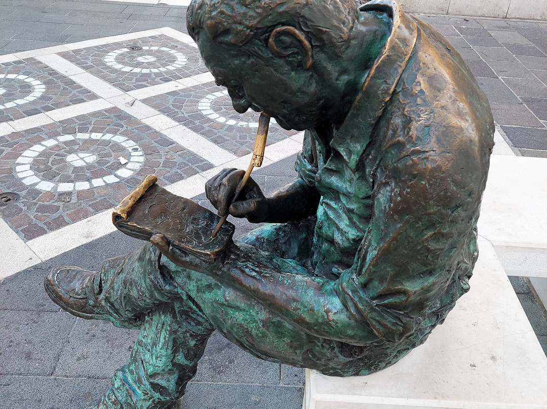 Statua di Benito Jacovitti-Termoli必去景点