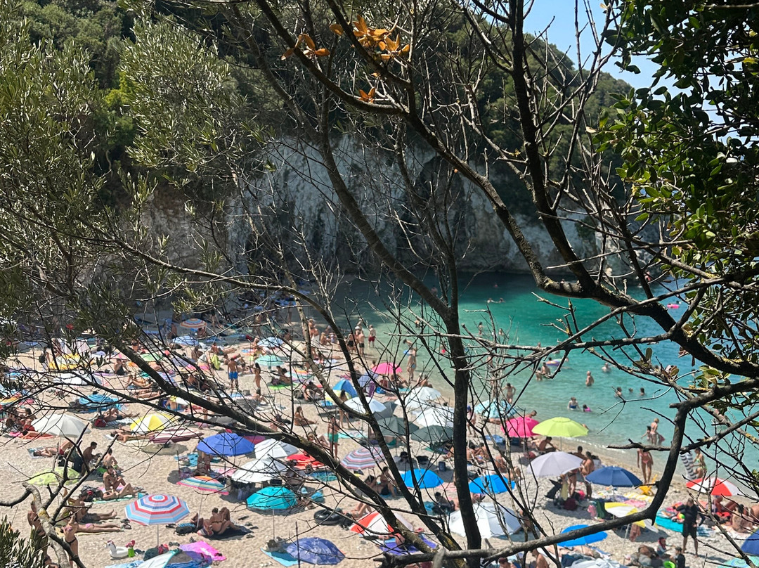 Rovinia Beach-Paleokastritsa必去景点