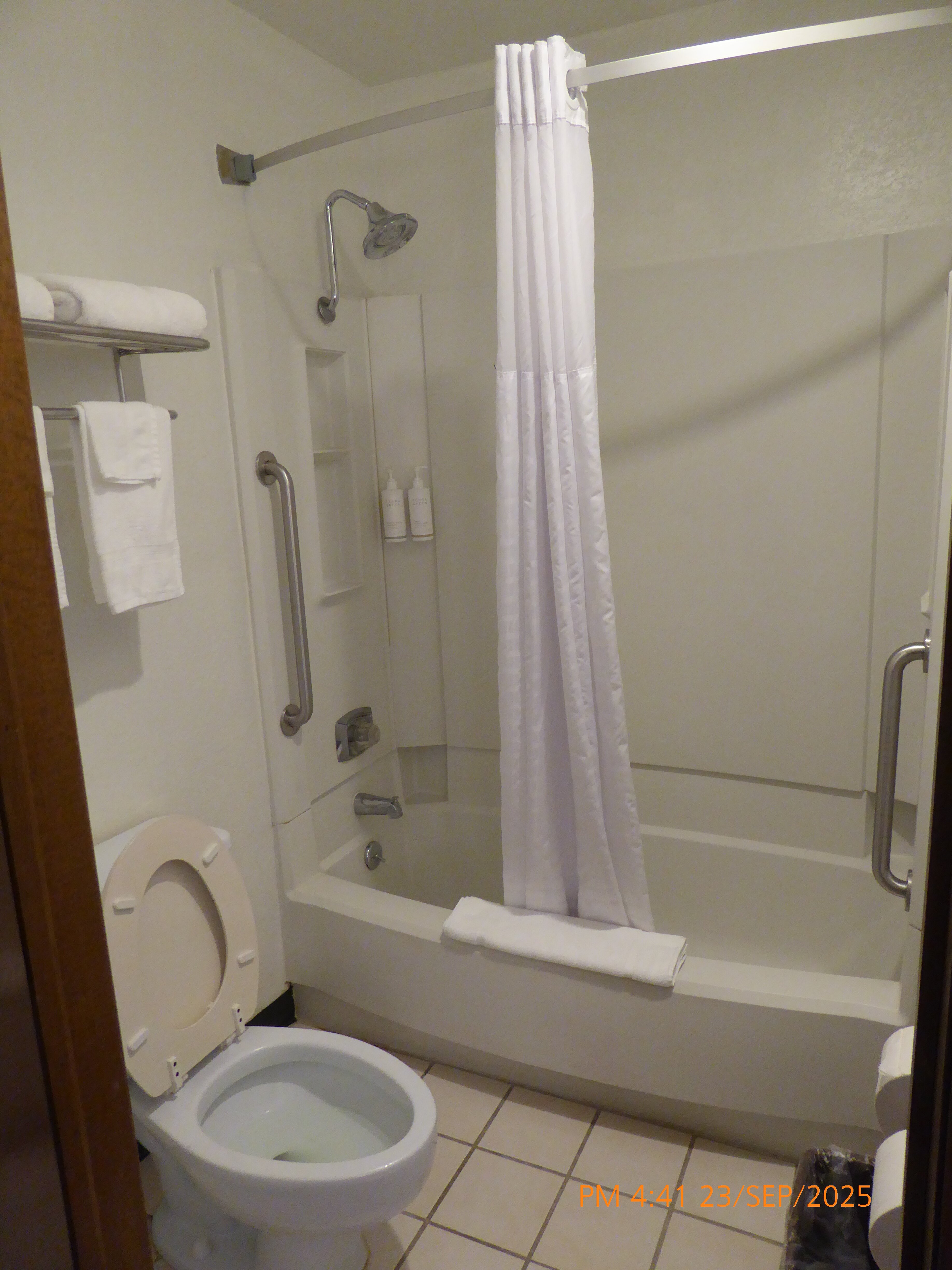 Super 8 by Wyndham Goodland-浴室