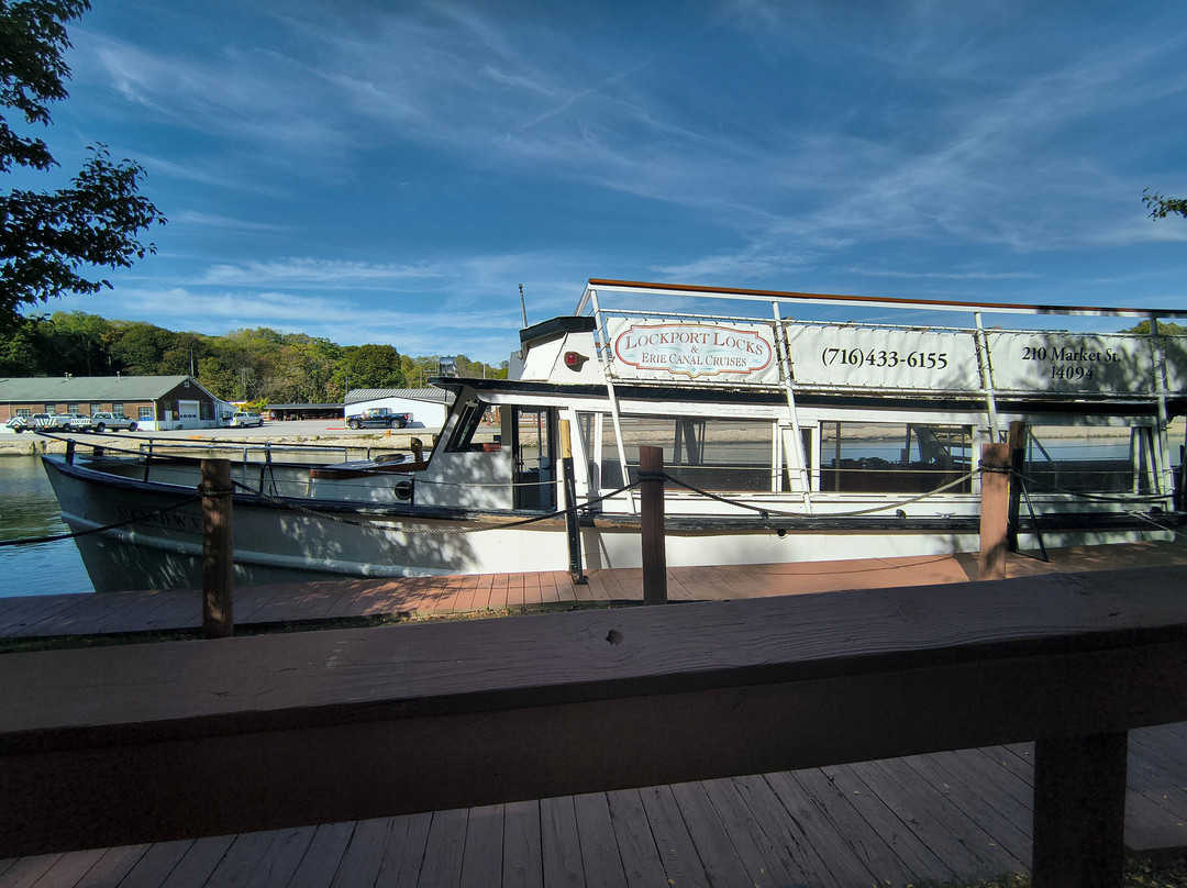 Lockport Locks & Erie Canal Cruises-Lockport必去景点