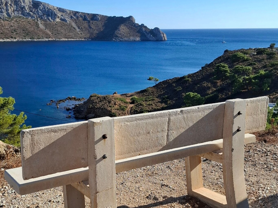 Paralia Kokkina-Lakki必去景点