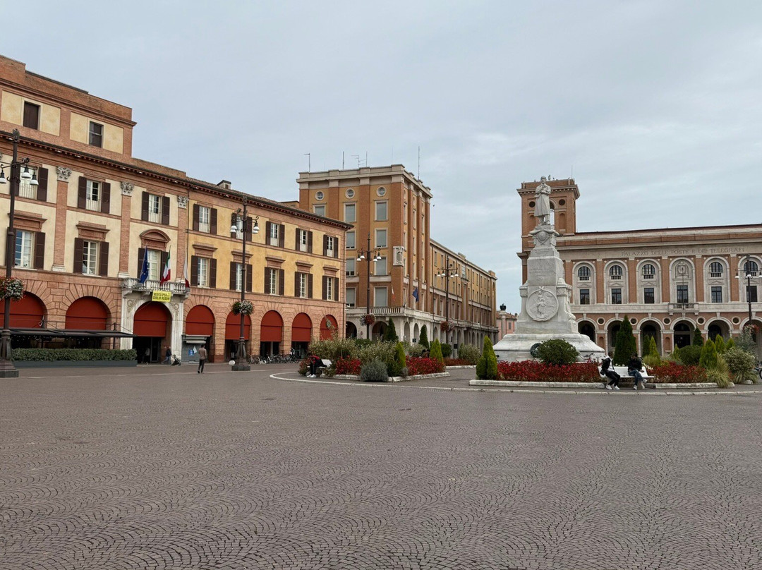 Piazza Aurelio Saffi-弗利必去景点