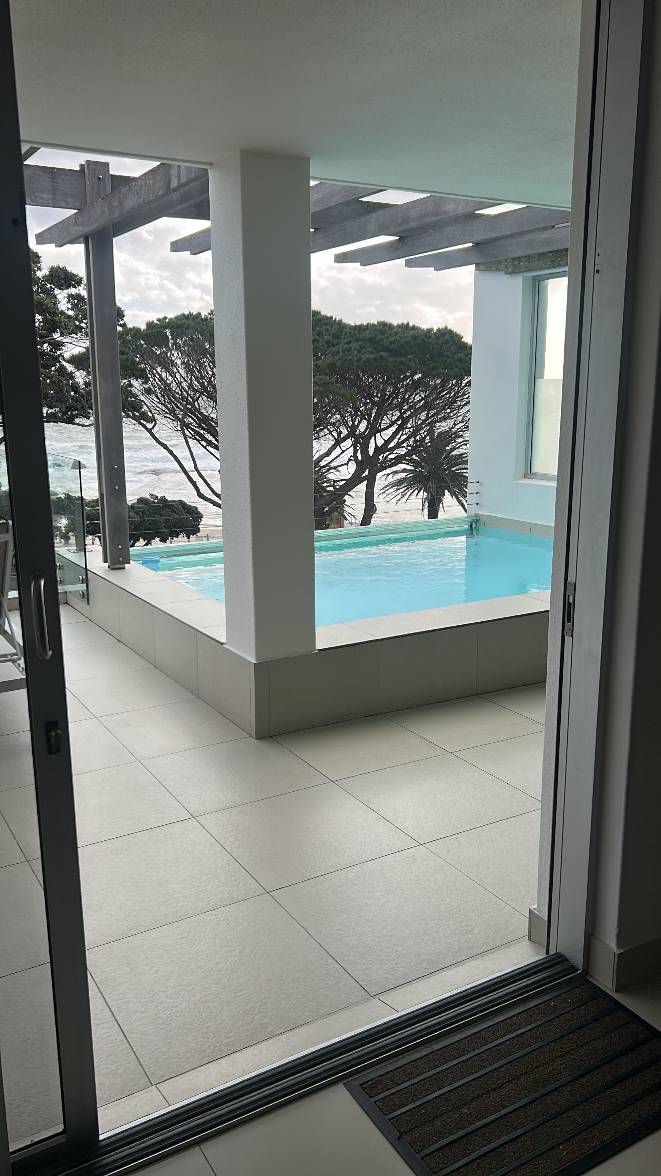 坎普斯湾南海滩公寓-泳池