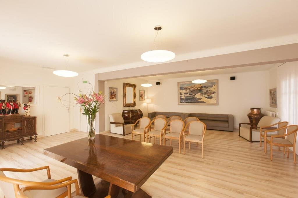 比利牛斯山酒店主图