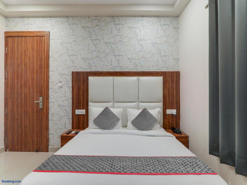 Townhouse Majestic Hotel Near Phoenix Palassio