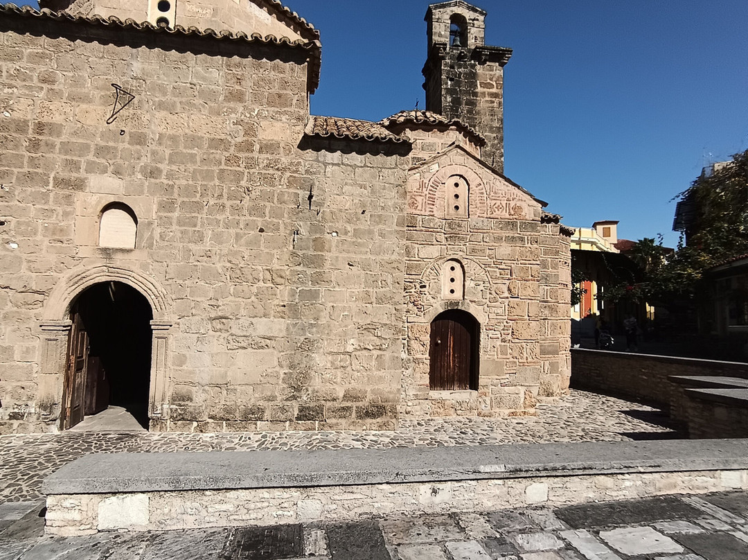 The Church of Agioi Apostoloi-卡拉马塔必去景点