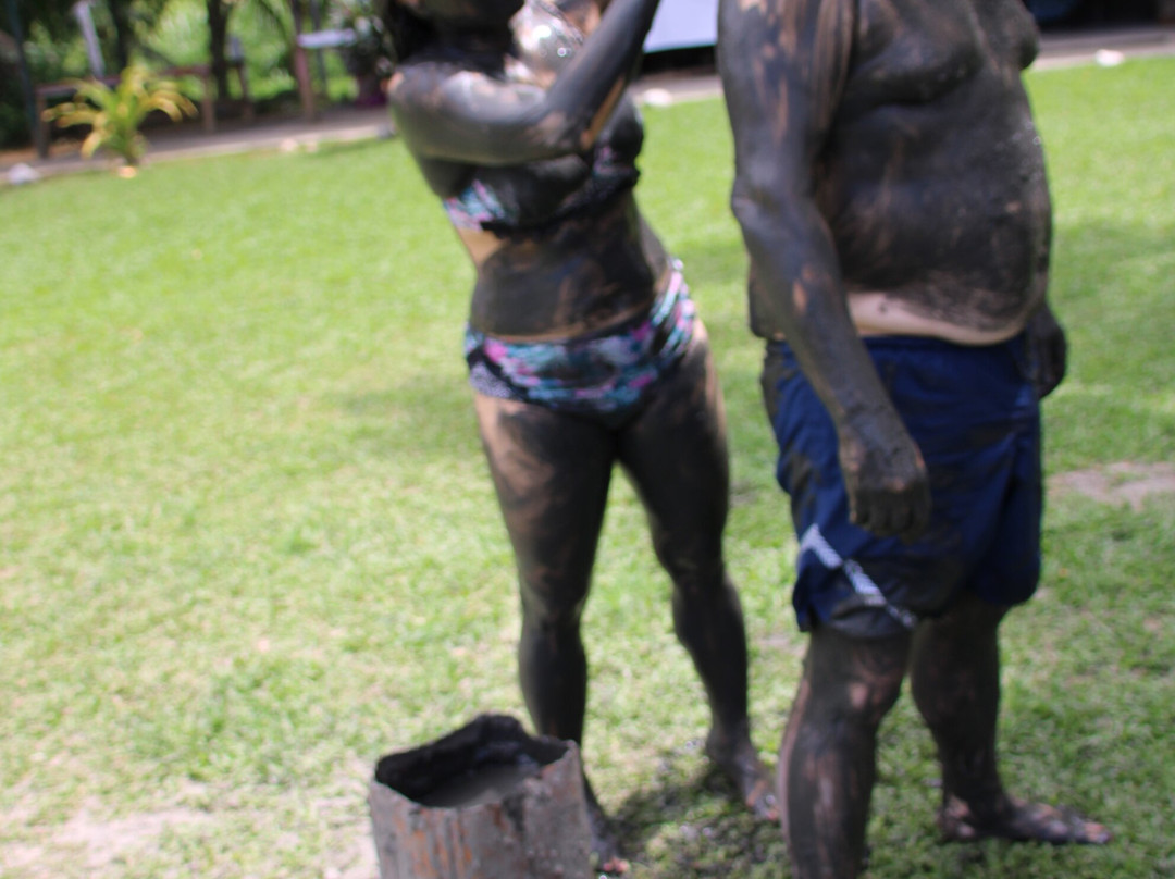 萨贝托泥浆温泉-纳迪市必去景点