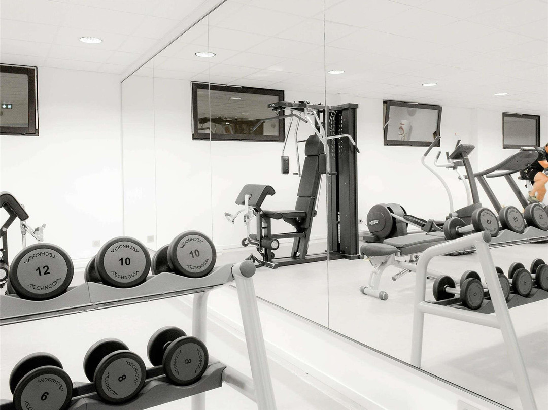 宜必思卡昂中心酒店主图